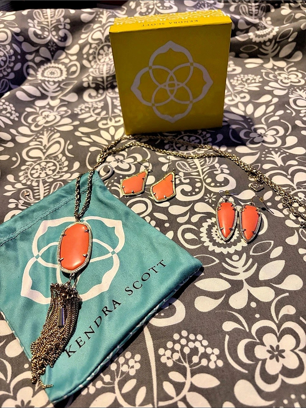 Kendra Scott Elisa Pendant Necklace and Earrings Set Orange & Gold